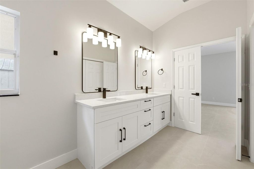 Image 29 of property listing at 12714 TOPSFIELD DRIVE, Orlando, FL 32837