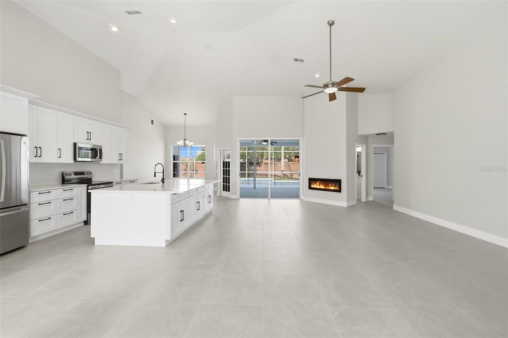 Image 10 of property listing at 12714 TOPSFIELD DRIVE, Orlando, FL 32837