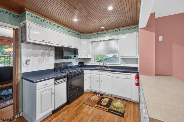 207 Penfield Pl, Dunellen Boro, NJ 08812