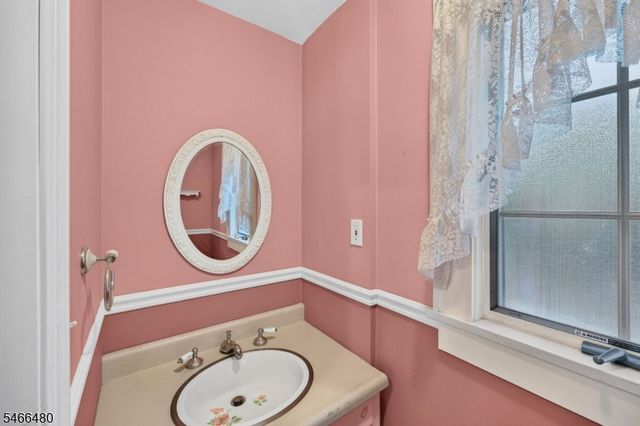 207 Penfield Pl, Dunellen Boro, NJ 08812
