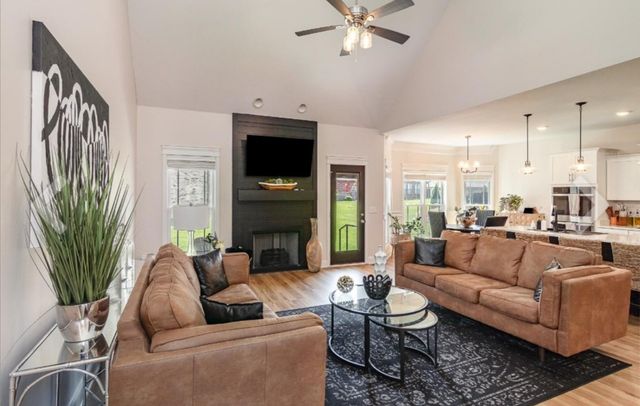 513 Summit View Cir, Clarksville, TN 37043