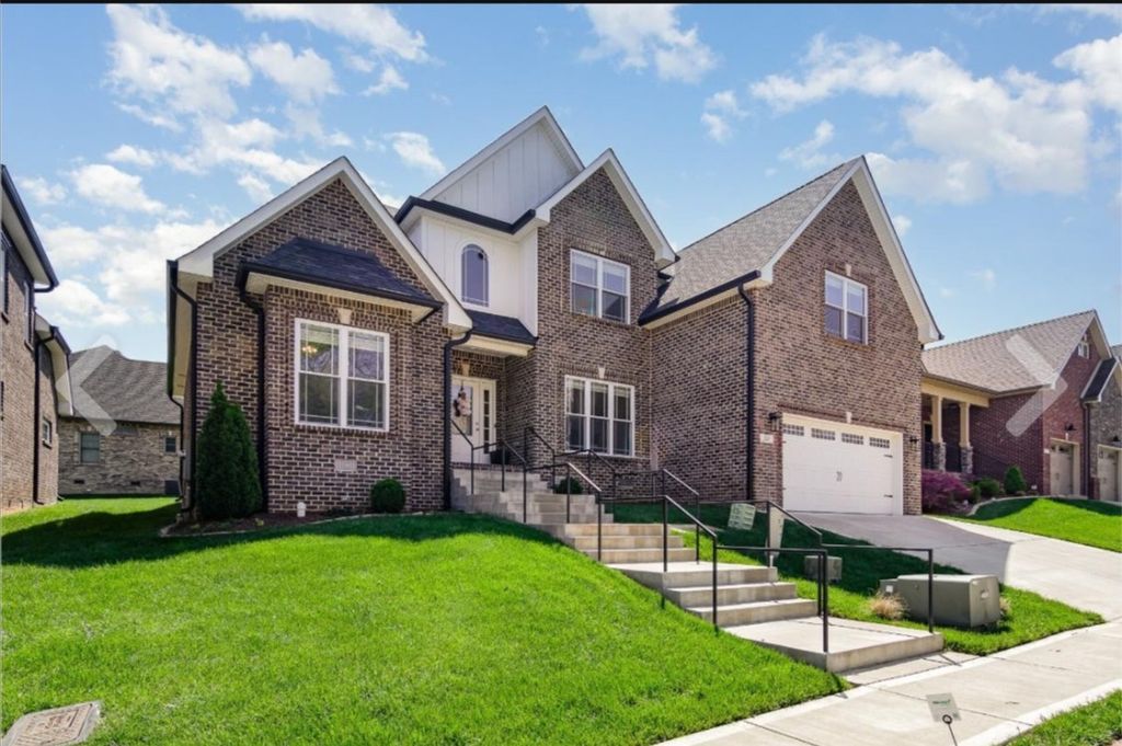 513 Summit View Cir, Clarksville, TN 37043
