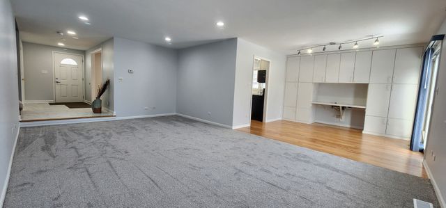 105 Aspen Drive, Schaumburg, IL 60194