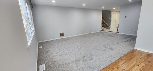 105 Aspen Drive, Schaumburg, IL 60194