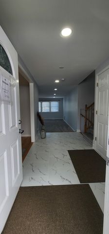 105 Aspen Drive, Schaumburg, IL 60194