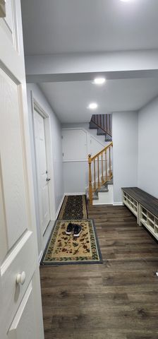 105 Aspen Drive, Schaumburg, IL 60194