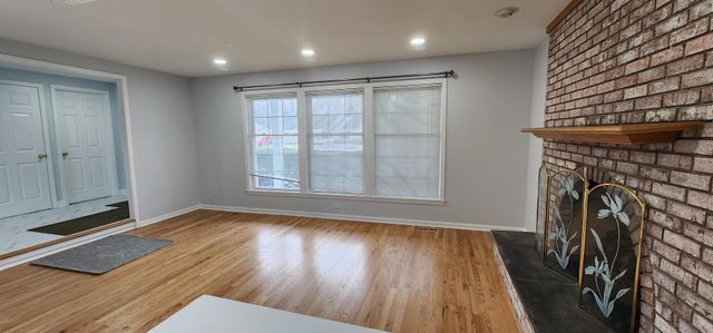 105 Aspen Drive, Schaumburg, IL 60194