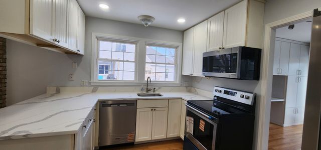 105 Aspen Drive, Schaumburg, IL 60194