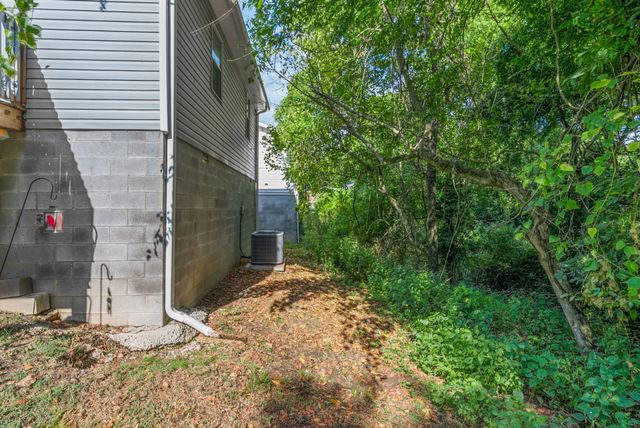 939 Shearor St, Clarksville, TN 37040