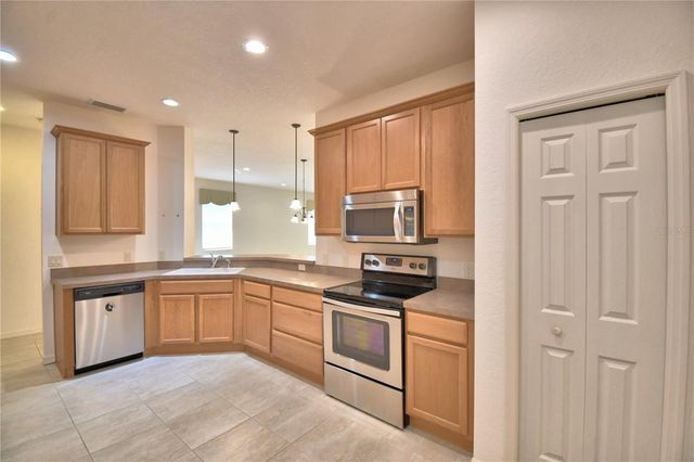 1573 VIENNA SQUARE DR, Winter Haven, FL 33884