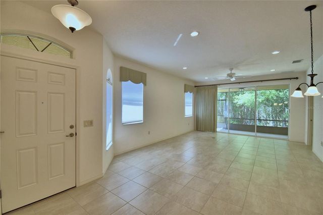 1573 VIENNA SQUARE DR, Winter Haven, FL 33884