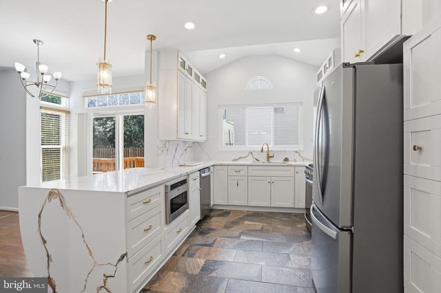 7710 CASHLAND CT, Alexandria, VA 22315