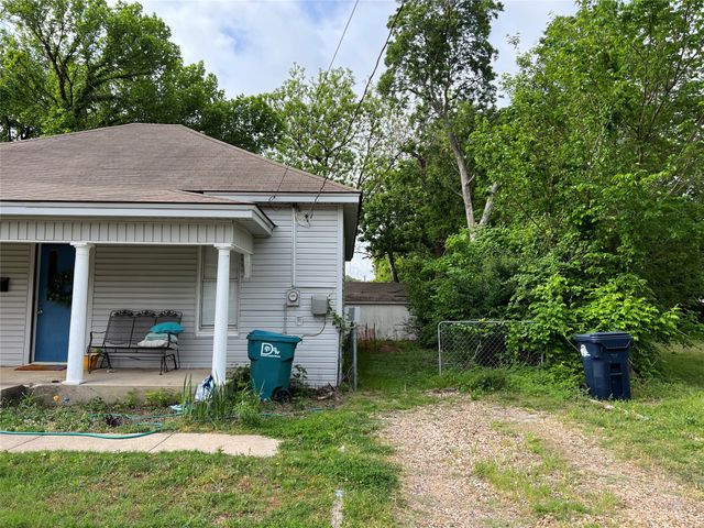 215 Maple Street, Denton, TX 76201