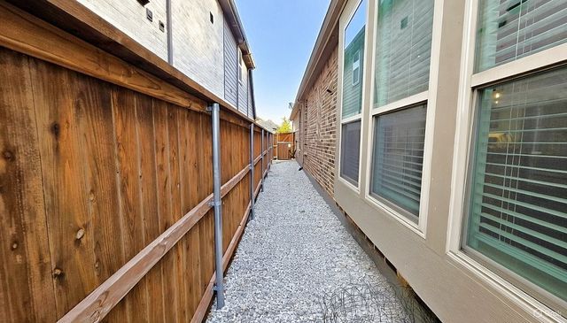 1111 Briar Oak Lane, Mansfield, TX 76063