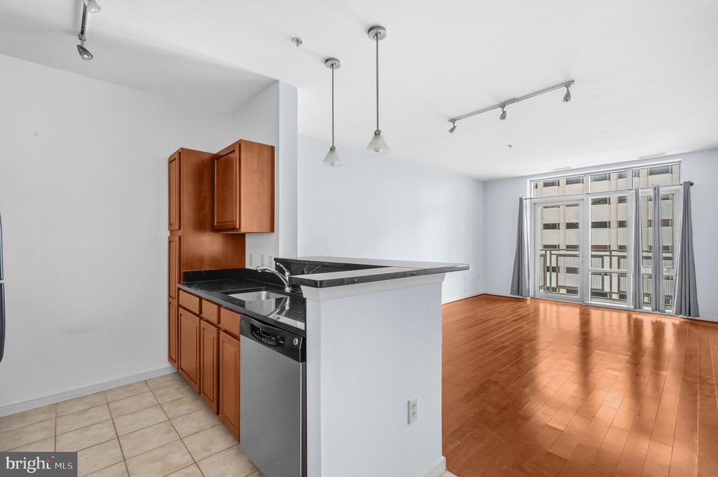 Image 10 of property listing at Address unavailable.