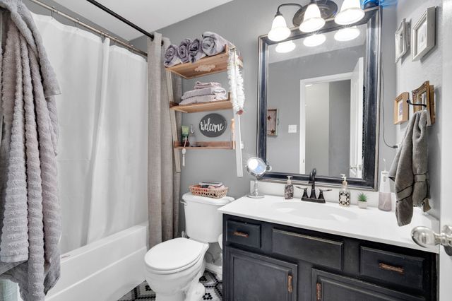 1605 S 3rd Street, Midlothian, TX 76065
