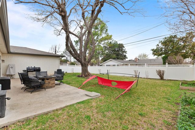 2201 Mountainview Drive, Hurst, TX 76054