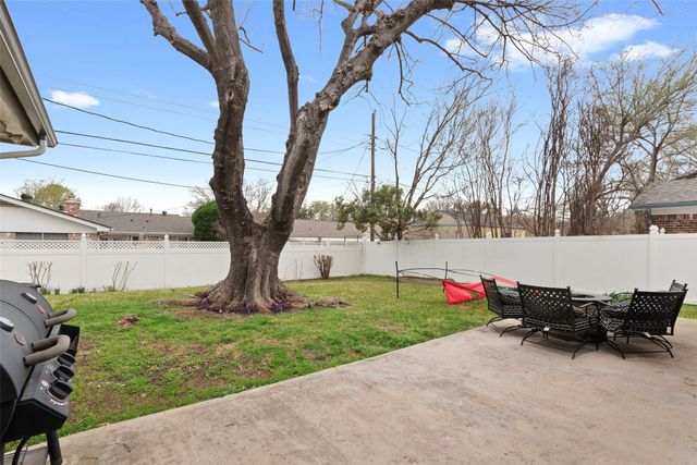 2201 Mountainview Drive, Hurst, TX 76054