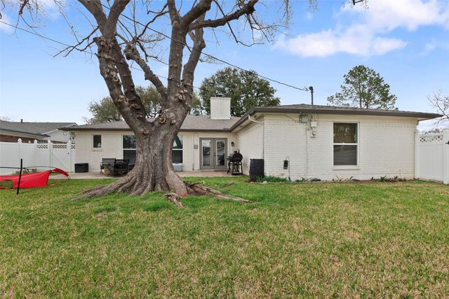 2201 Mountainview Drive, Hurst, TX 76054