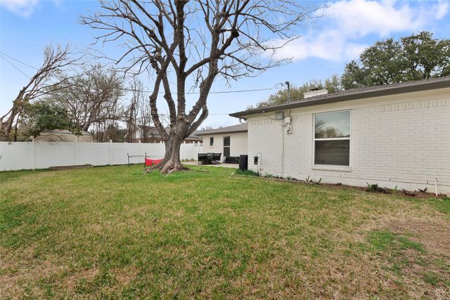 2201 Mountainview Drive, Hurst, TX 76054