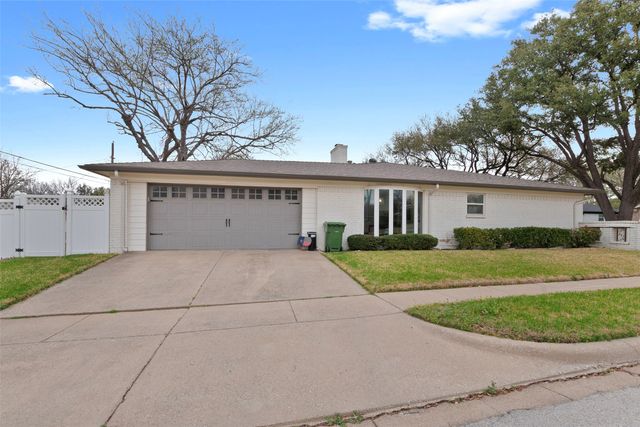 2201 Mountainview Drive, Hurst, TX 76054