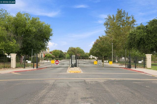 731 Central Park Pl, Brentwood, CA 94513