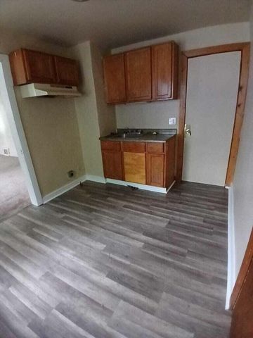 4702 N 49th STREET, Milwaukee, WI 53218