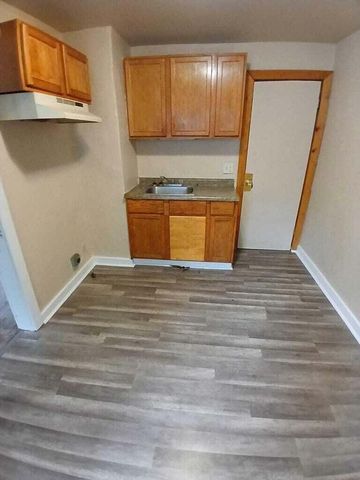 4702 N 49th STREET, Milwaukee, WI 53218