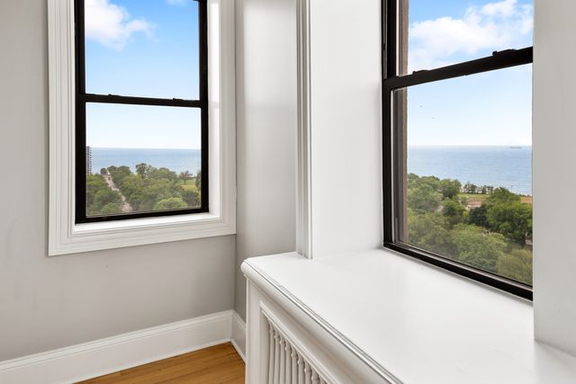 7000 S South Shore Drive PH-1501, Chicago, IL 60649