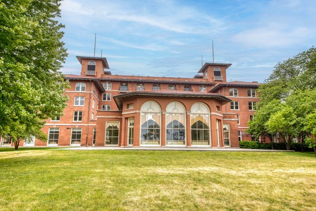 7000 S South Shore Drive PH-1501, Chicago, IL 60649