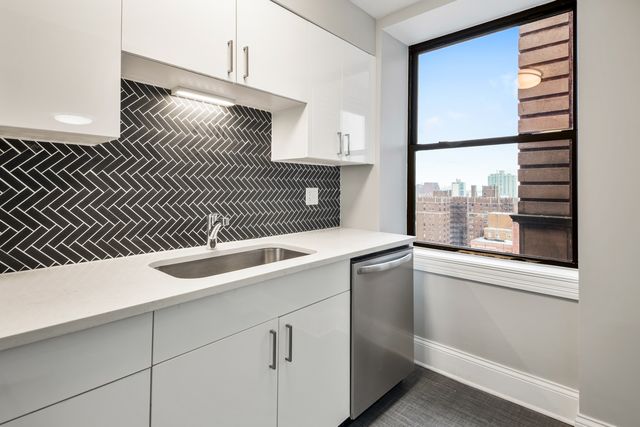 7000 S South Shore Drive PH-1501, Chicago, IL 60649