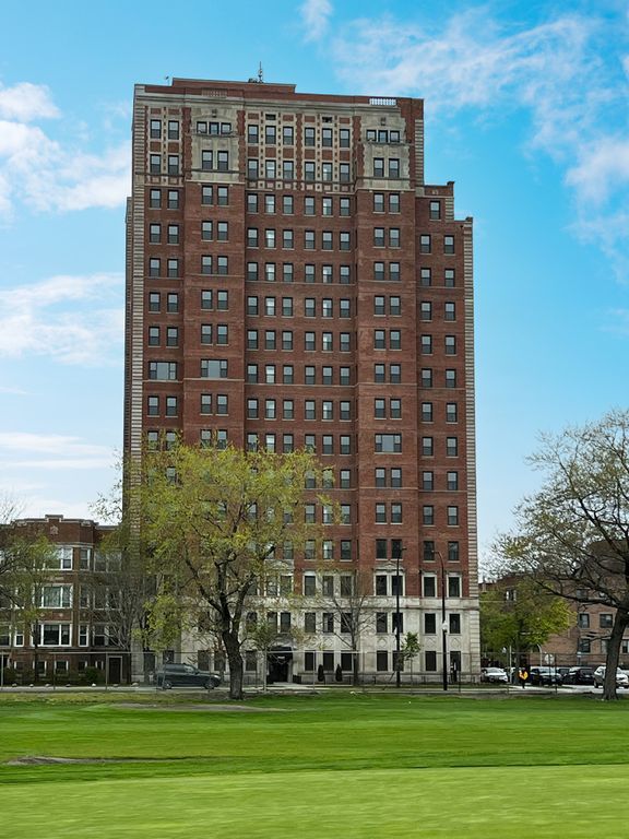 7000 S South Shore Drive PH-1501, Chicago, IL 60649