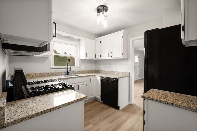 1616 California Ave, White Oak, PA 15131