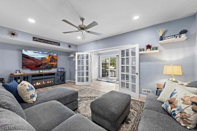 344 Constitution Cir, North Brunswick Twp., NJ 08902
