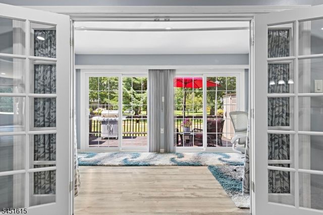 344 Constitution Cir, North Brunswick Twp., NJ 08902