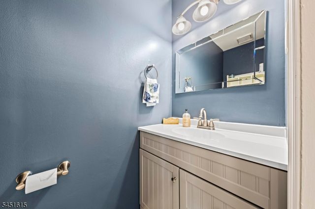 344 Constitution Cir, North Brunswick Twp., NJ 08902