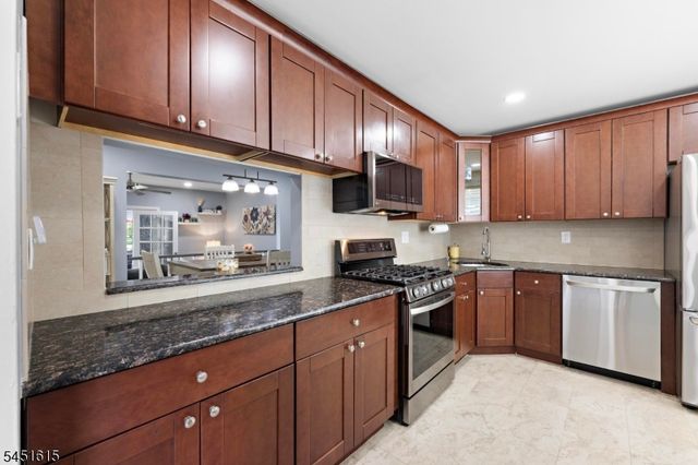 344 Constitution Cir, North Brunswick Twp., NJ 08902