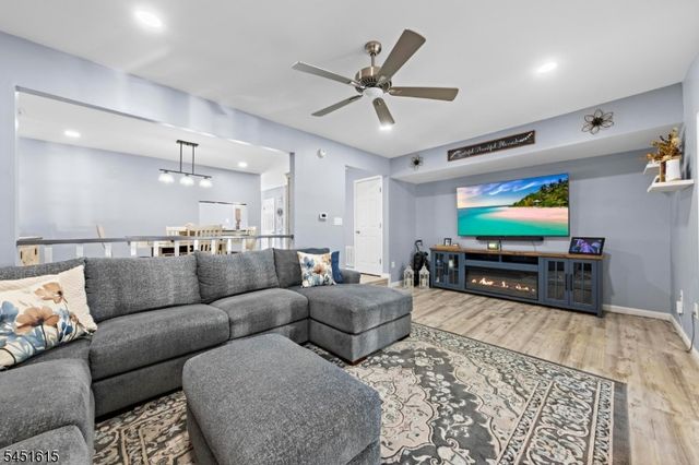 344 Constitution Cir, North Brunswick Twp., NJ 08902