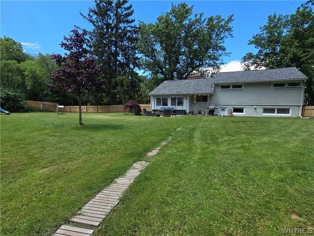 4429 Lake Avenue, Lockport Town, NY 14094