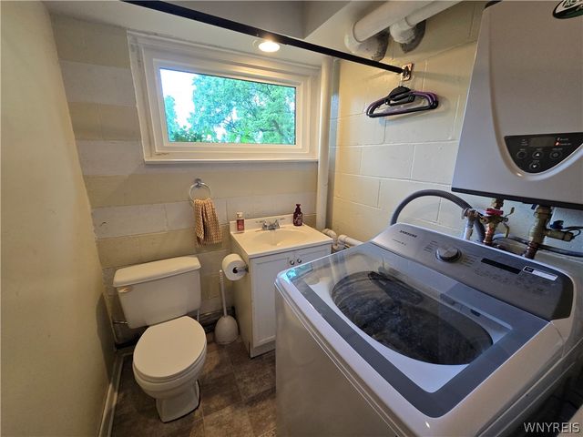 4429 Lake Avenue, Lockport Town, NY 14094