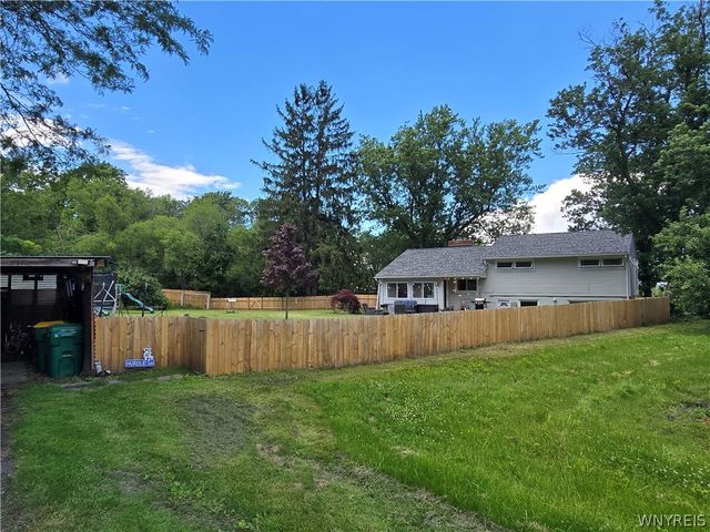 4429 Lake Avenue, Lockport Town, NY 14094