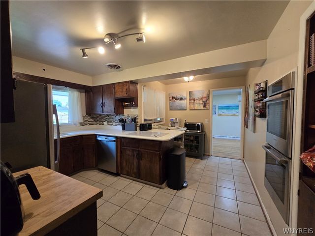 4429 Lake Avenue, Lockport Town, NY 14094
