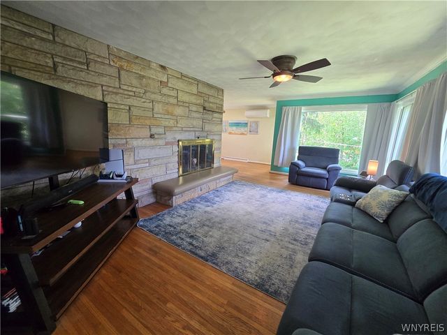 4429 Lake Avenue, Lockport Town, NY 14094