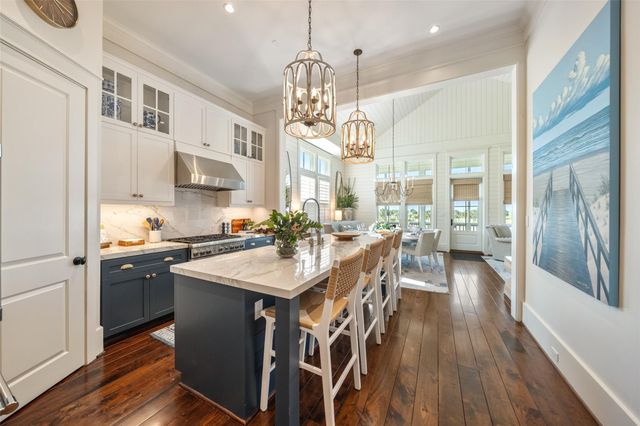 2622 E Seaside Drive, Galveston, TX 77550