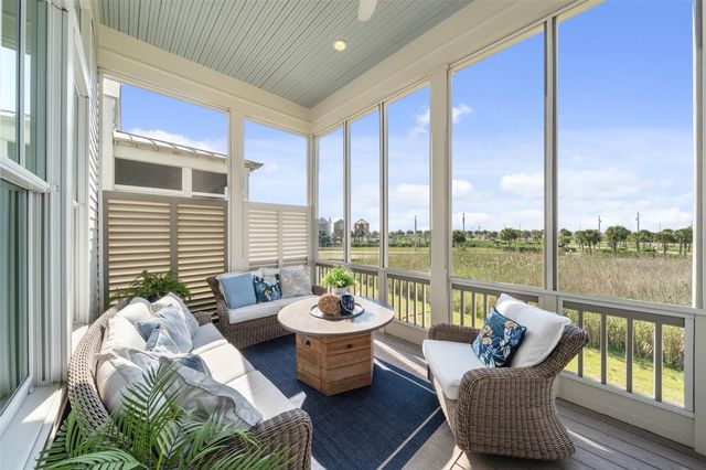 2622 E Seaside Drive, Galveston, TX 77550