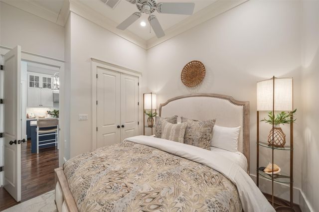 2622 E Seaside Drive, Galveston, TX 77550