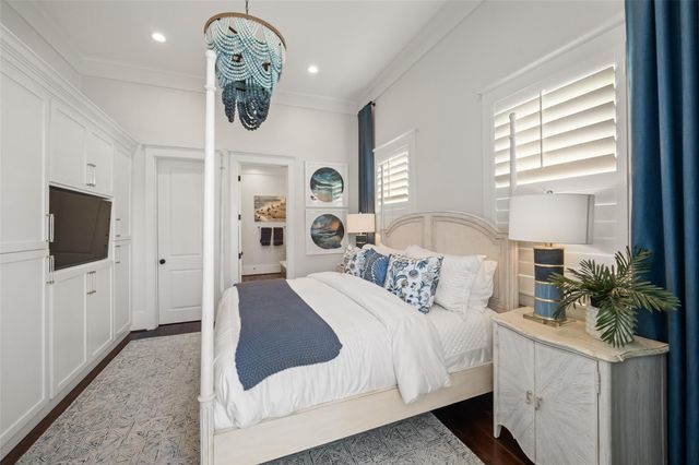 2622 E Seaside Drive, Galveston, TX 77550