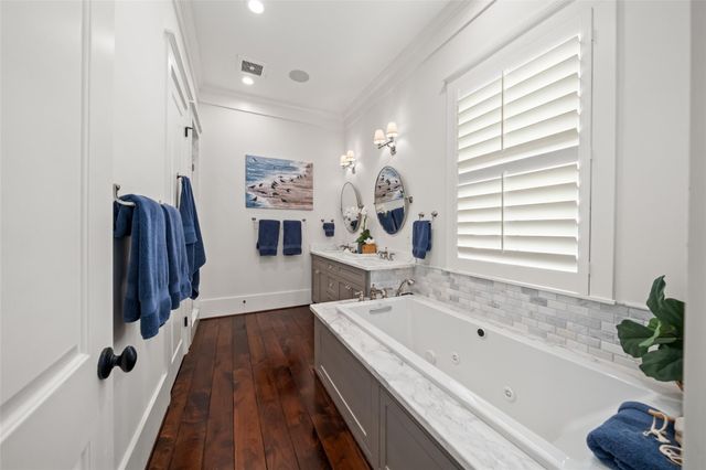 2622 E Seaside Drive, Galveston, TX 77550