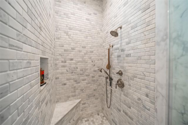2622 E Seaside Drive, Galveston, TX 77550