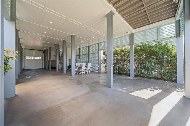 2622 E Seaside Drive, Galveston, TX 77550